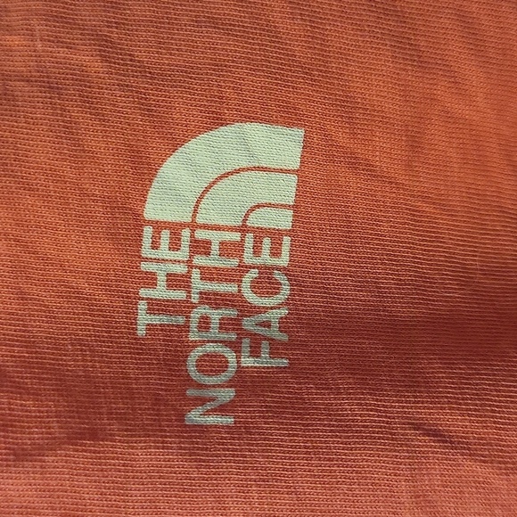 The North Face v-neck  t-shirt - Picture 3 of 9